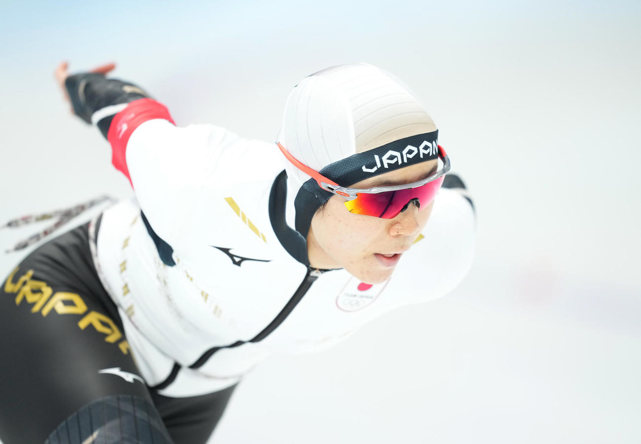 スピードスケート女子1500メートルで滑走する高木美（撮影・菅敏）