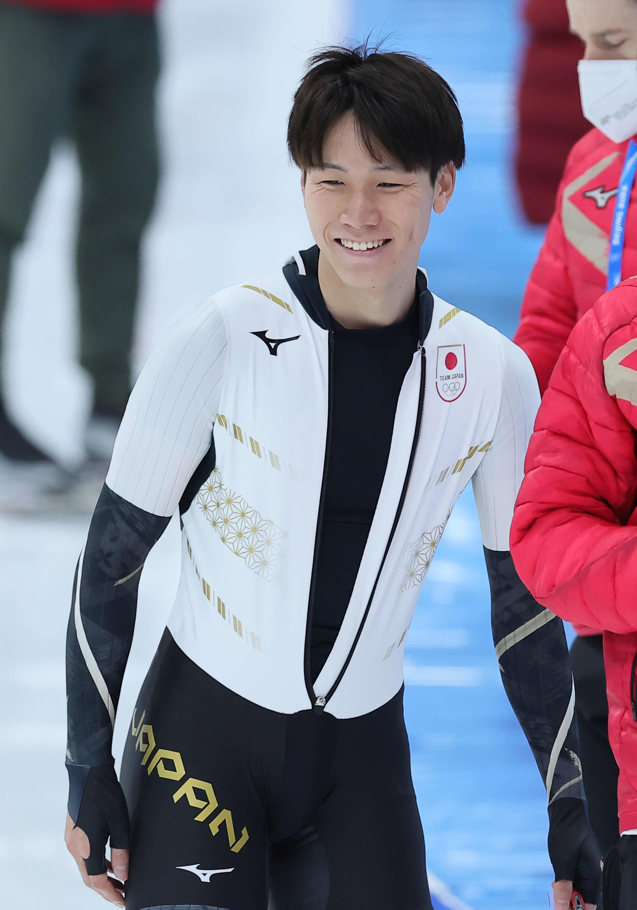 練習中、笑顔を見せる森重（撮影・足立雅史）