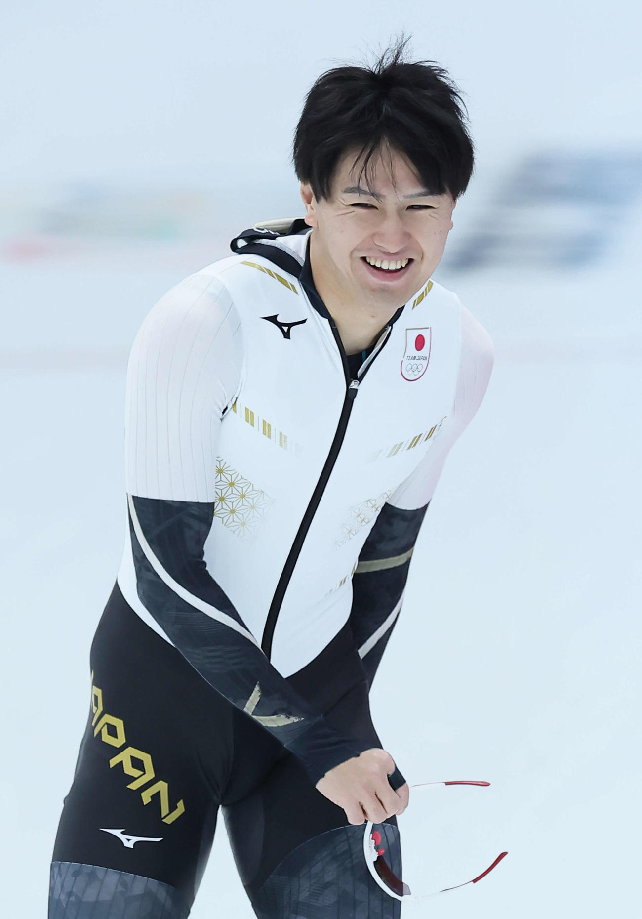 練習中、笑顔を見せる村上（撮影・足立雅史）