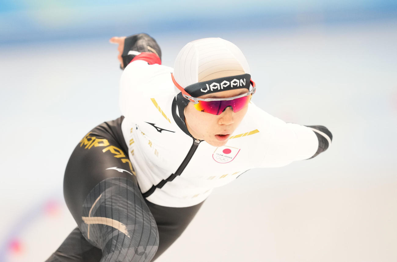 スピードスケート　女子500メートルで滑走する高木美（撮影・菅敏）