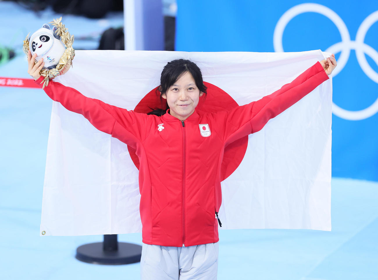 スピードスケート女子500メートルで銀メダルを獲得し笑顔の高木美帆（撮影・足立雅史）