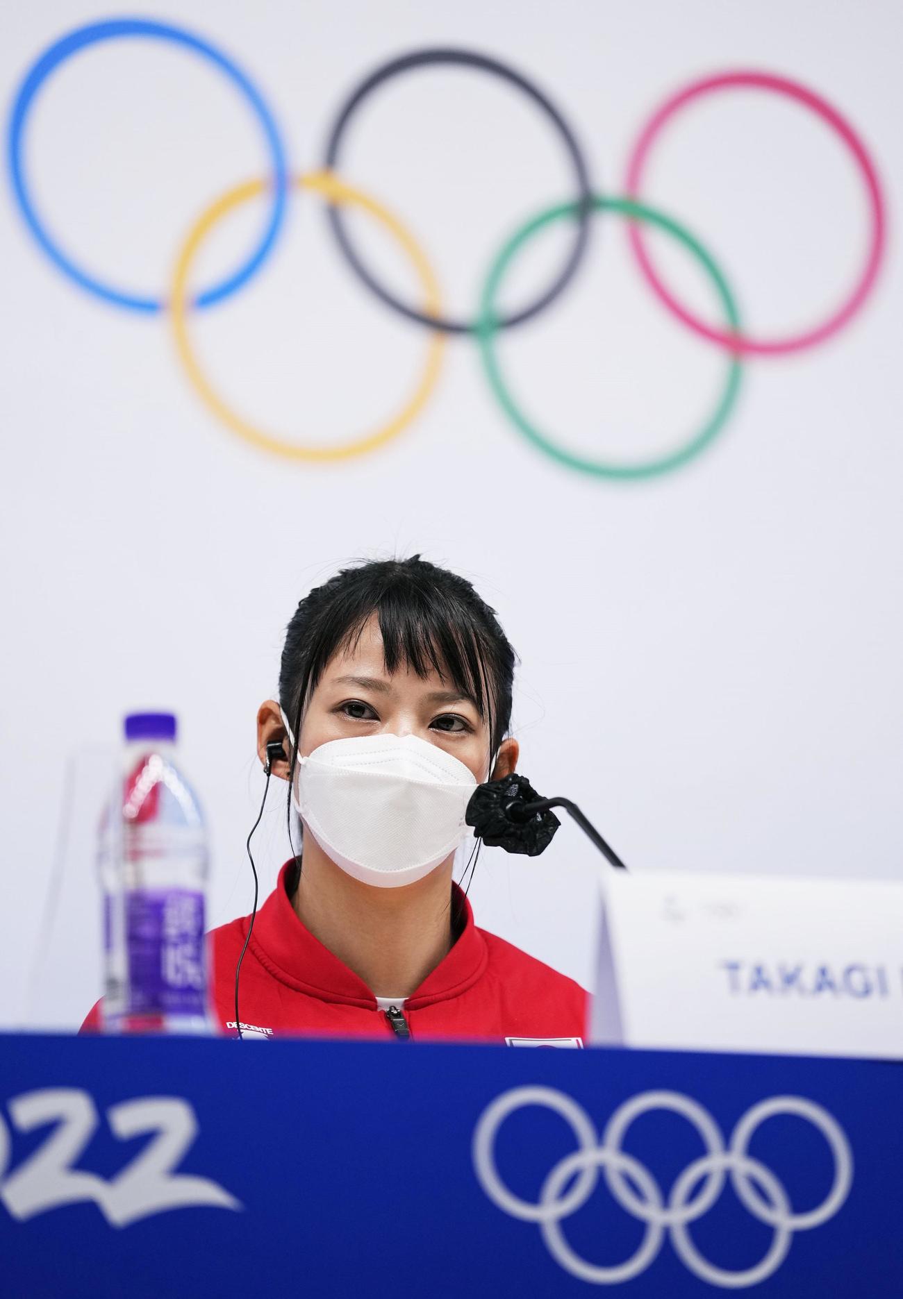 スピードスケート女子の全競技を終えて一夜明け、記者会見する高木菜那（共同）