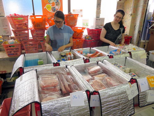セカンドハーベスト・ジャパンで生活困窮者に配られる食材はさまざまな企業から届けられる（撮影・三須一紀）