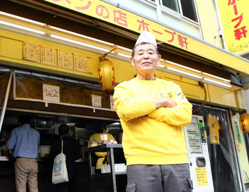60年からホープ軒を守り続けている牛久保英昭社長（撮影・三須一紀）