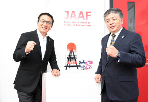 日本陸連の瀬古マラソン強化戦略プロジェクトリーダー（左）と河野陸上競技連盟強化委員会長距離・マラソンディレクター（撮影・横山健太）