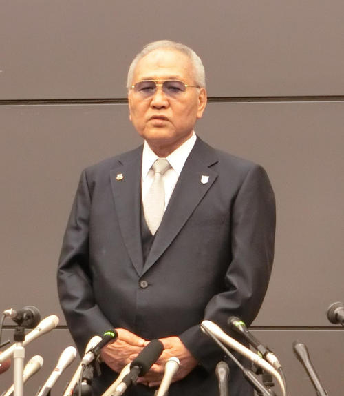 18年8月、辞任の意向を表明した山根明会長