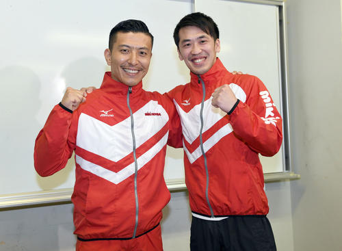東京五輪出場第1号を狙う男子シンクロ板飛び込みの坂井丞（右）と寺内健組（撮影・たえ見朱実）