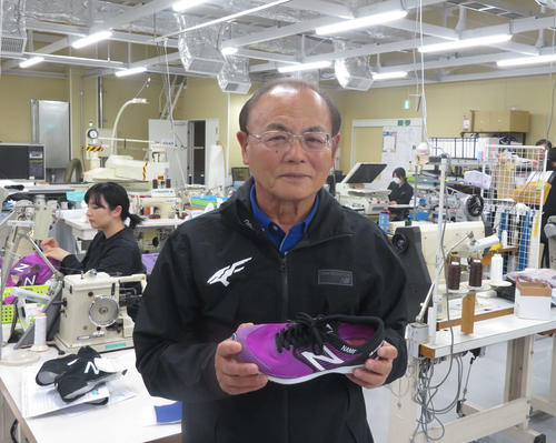 選手の特性に合ったシューズを作り続けている三村氏（撮影・上田悠太）