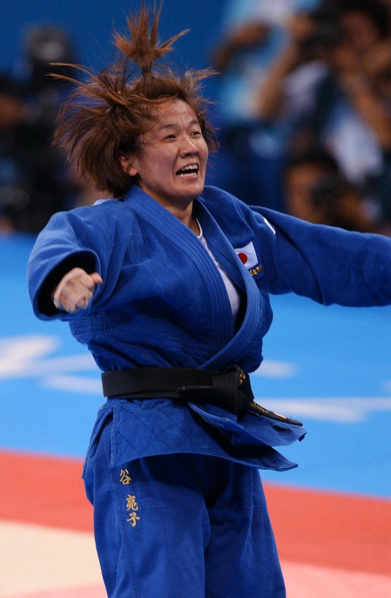 04年アテネ五輪　連覇を達成し、髪を振り乱し喜ぶ谷亮子