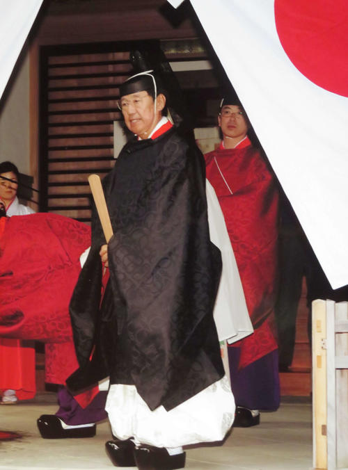 宮司を務める石原敬士さん