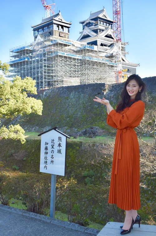 復旧工事が進む熊本城を訪れた野口真未さん（本人提供）