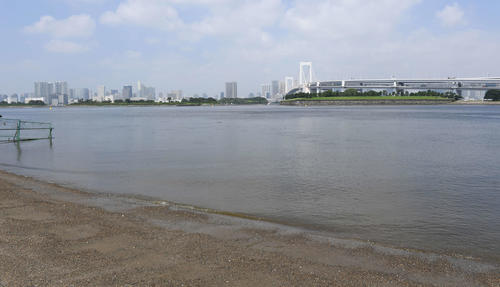 トライアスロンが行われる予定のお台場海浜公園（撮影・鈴木みどり）
