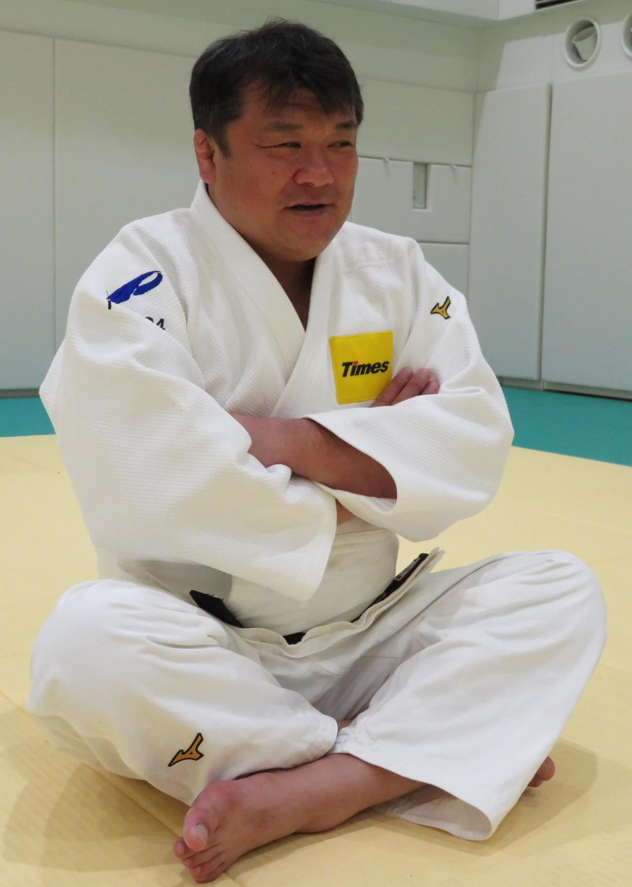 阿部一二三に激励の言葉を贈る吉田秀彦氏（撮影・峯岸佑樹）