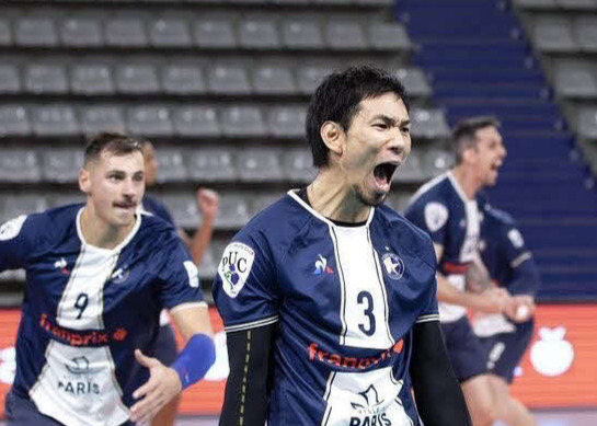 フランスリーグ1部パリバレーでプレーする福沢