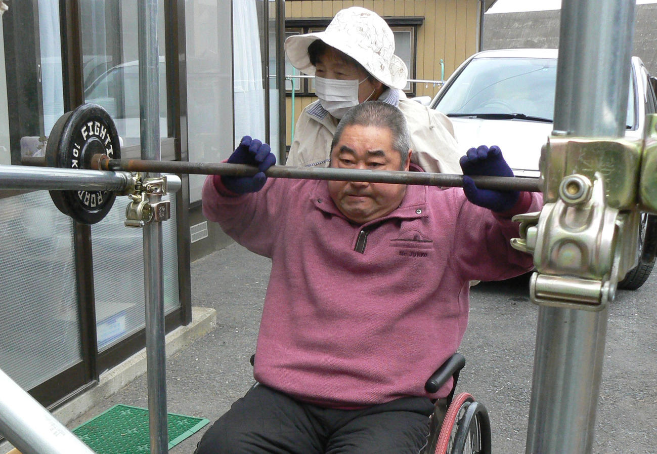 大井利江のトレーニングをサポートする妻の須恵子さん