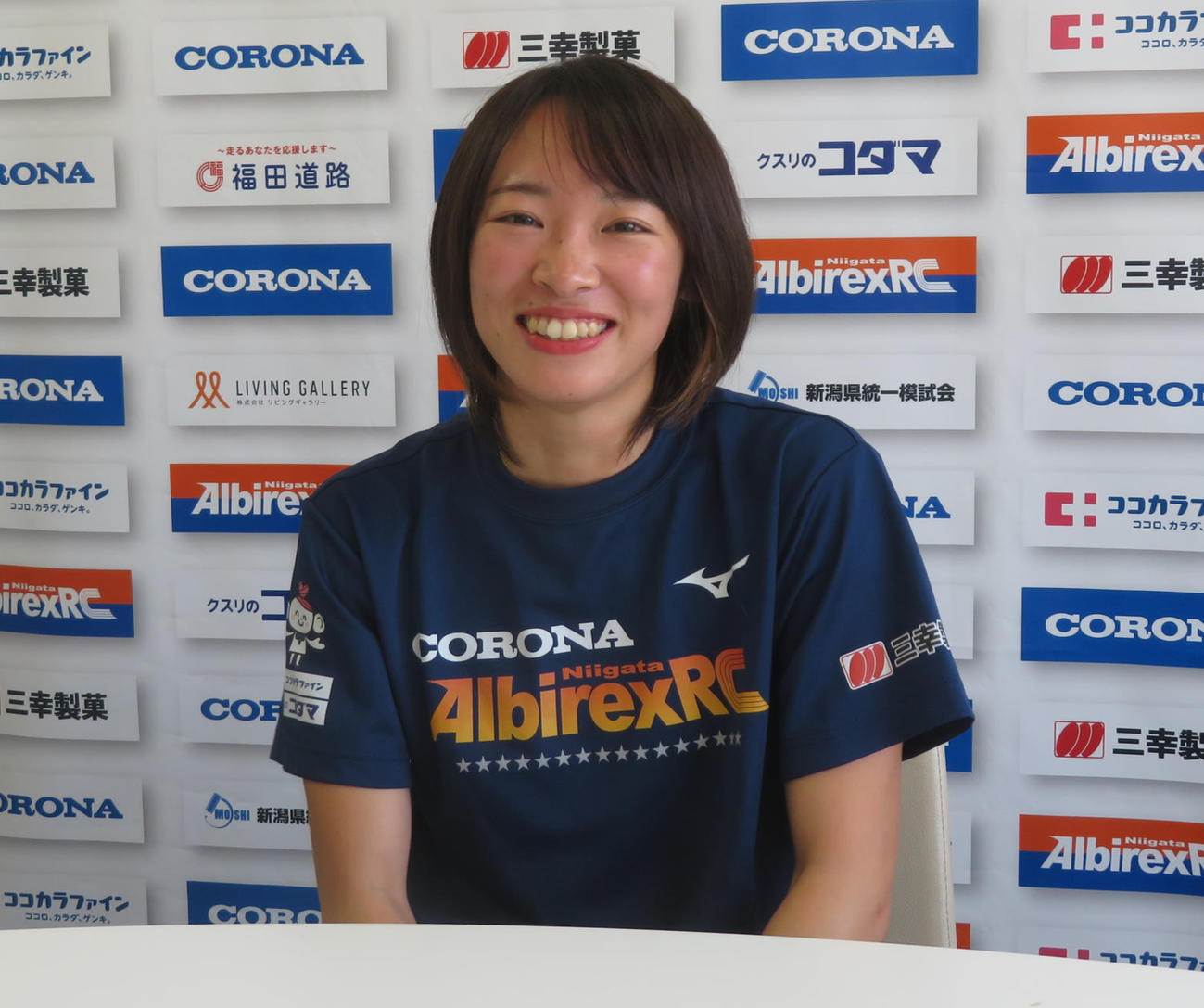 笑顔でインタビューを受ける広田（撮影・上田悠太）