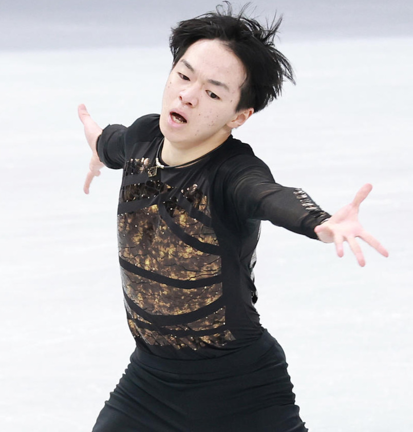 フィギュアスケート全日本選手権　第4日　男子フリーの演技をする鍵山優真＝2021年12月26日