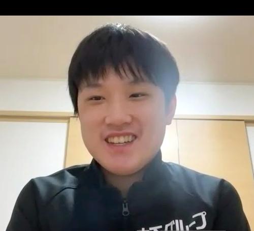フィギュアスケート男子の鍵山優真とオンラインで対談した卓球男子の張本智和