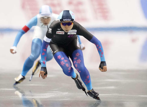 21年10月、スピードスケート全日本距離別選手権・女子500メートルで滑走する高木美帆