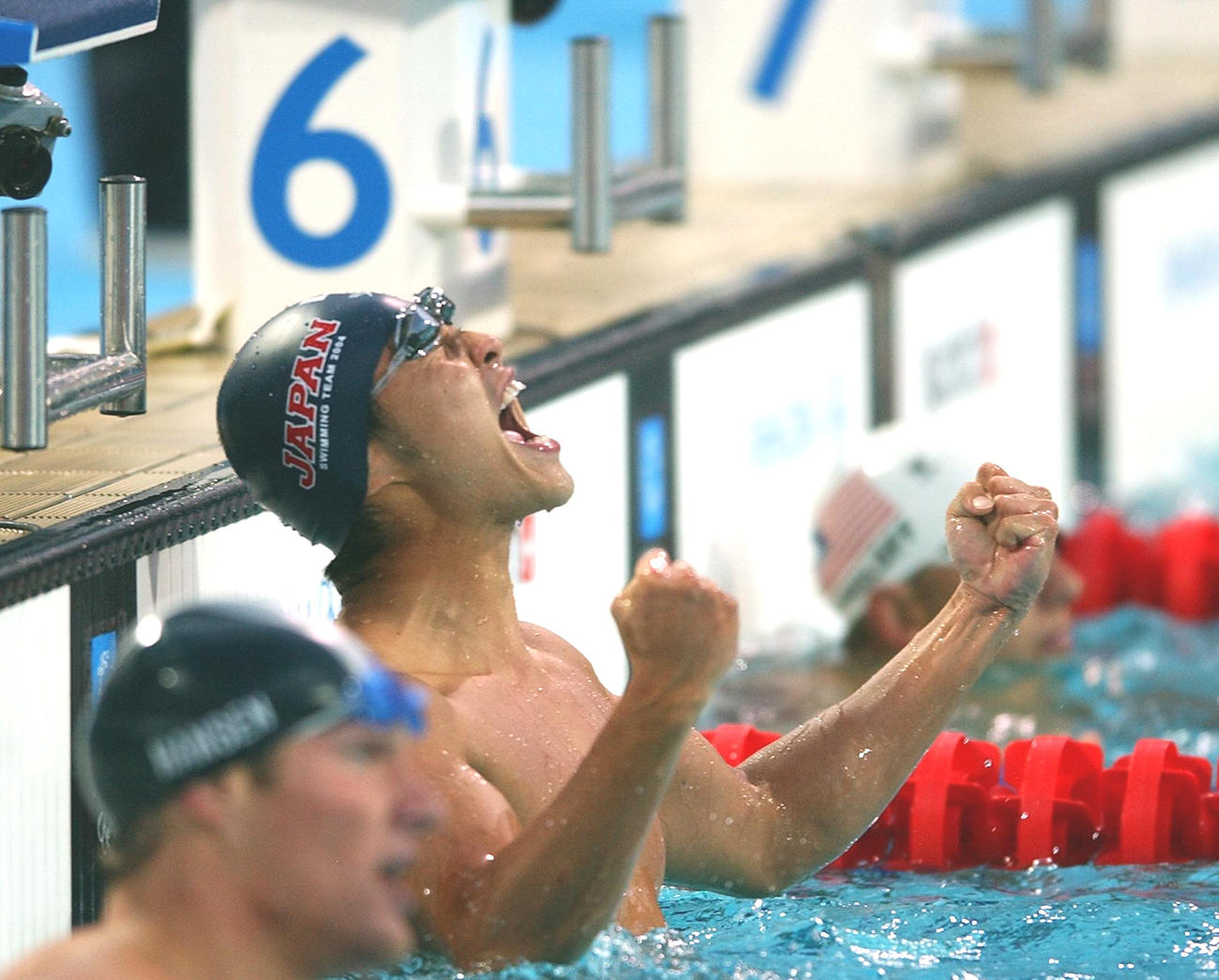 04年8月、アテネ五輪競泳男子100メートル平泳ぎで雄たけびを上げる北島