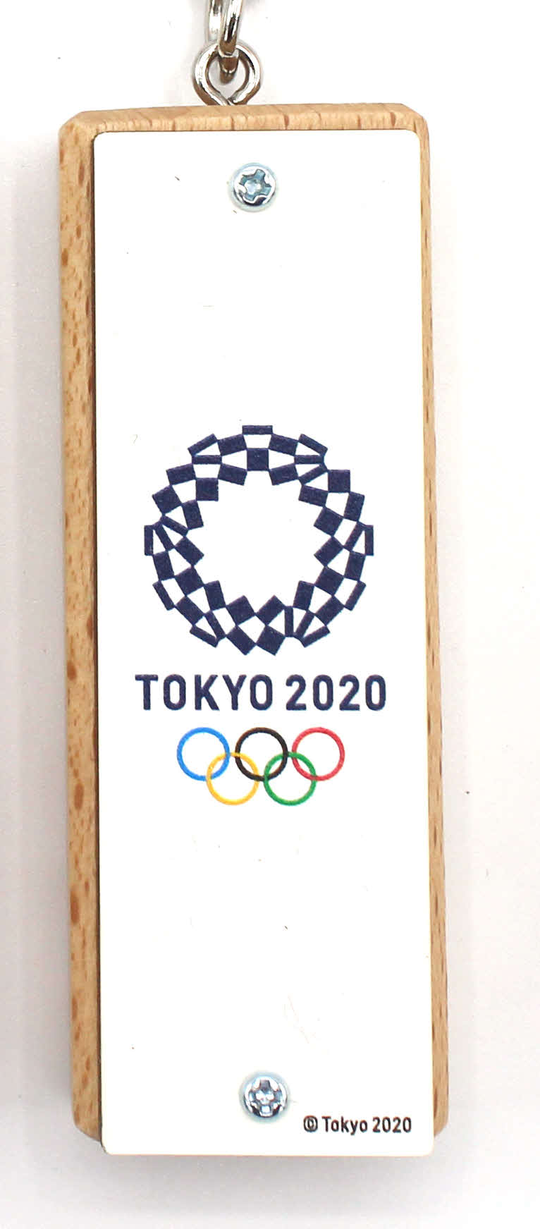 裏面に東京五輪のロゴプレートが貼り付けてある