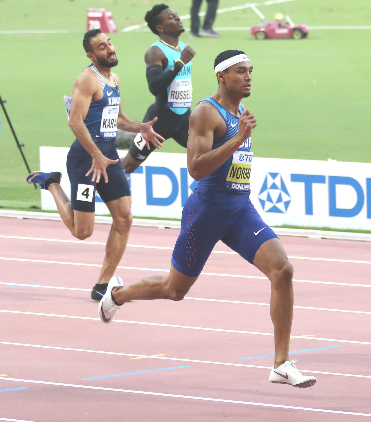 19年10月、世界陸上男子400メートル予選　45秒00の1着で準決勝進出を決めたマイケル・ノーマン