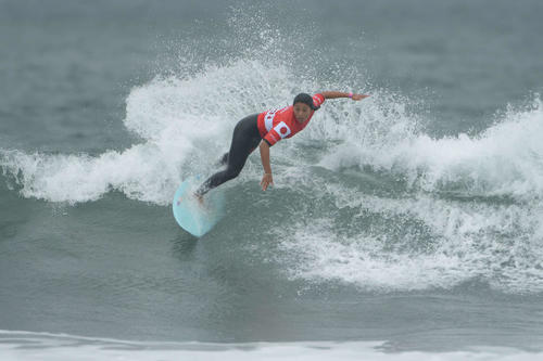 ジャパンオープンで優勝した前田マヒナ（C）JAPANOPENOFSURFING