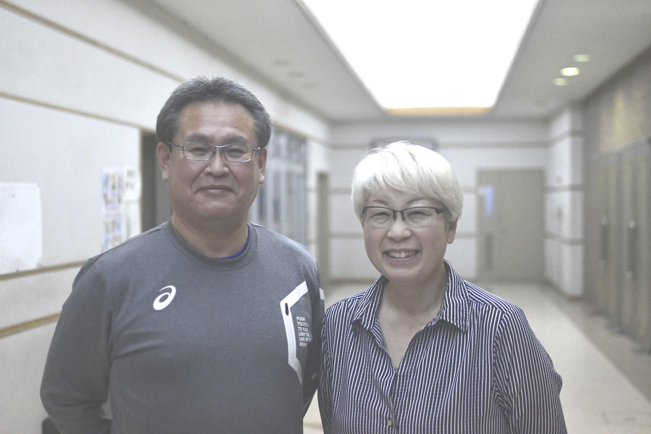 西田の父徳美さん（左）と母美保さん（撮影・平山連）