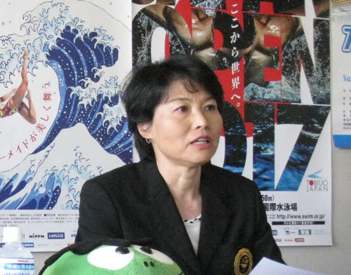 日本水連の本間三和子シンクロ委員長