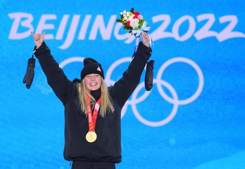 スノーボード女子　スロープスタイルで金メダルを獲得したゾイ・サドフスキシノット（ロイター）