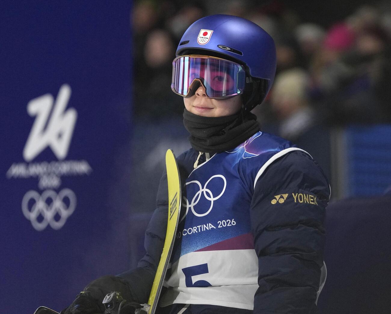 女子ビッグエア予選　1回目を終え、さえない表情を見せる深田茉莉（共同）