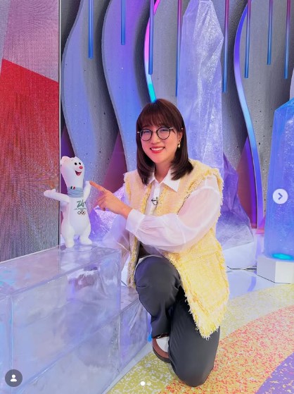 メガネの菊池彩花さん（インスタグラムから）