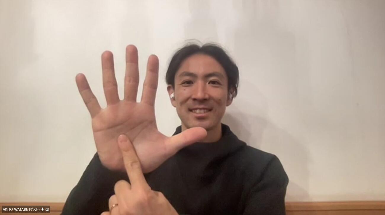 6大会連続で五輪に出場する渡部暁は6のポーズで笑顔（2026年1月26日）