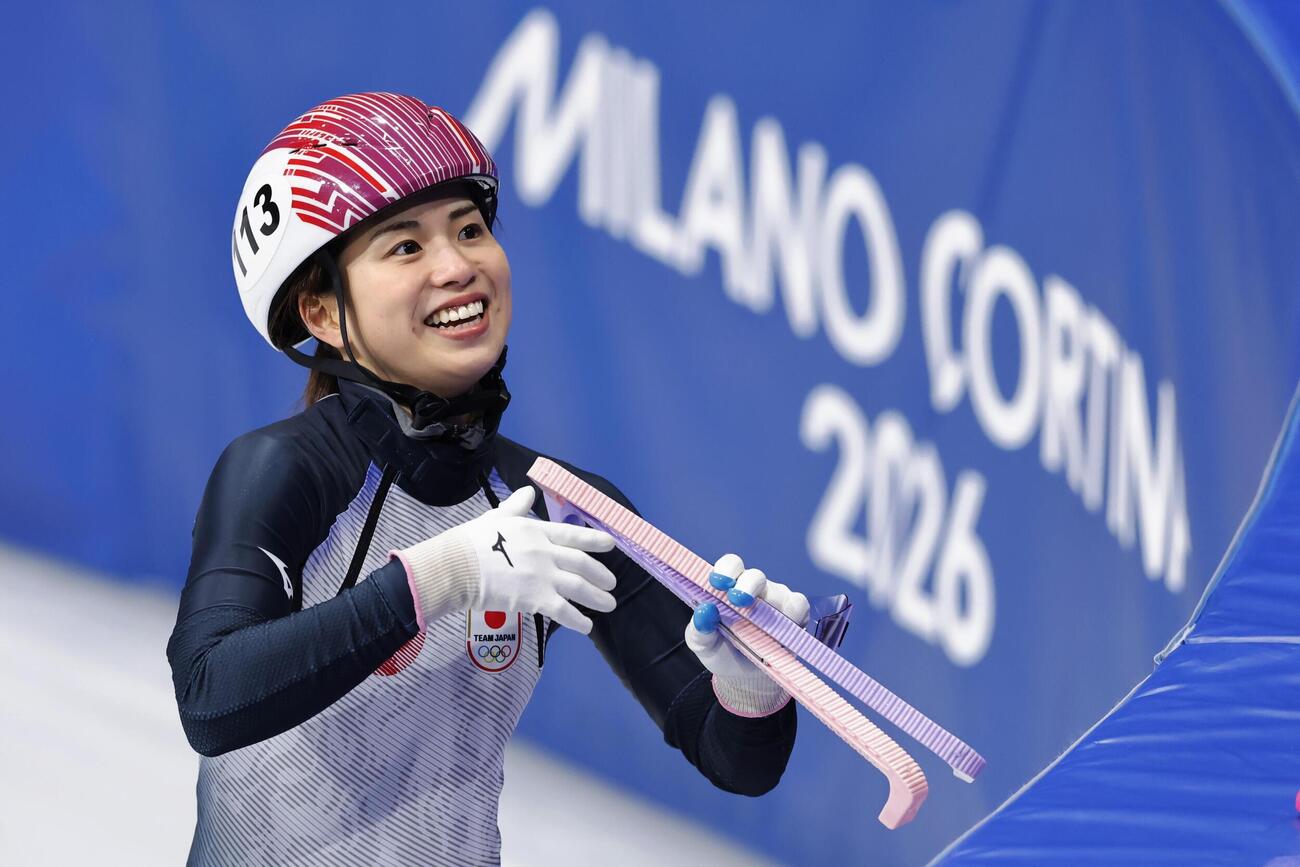 女子1500メートル予選のレースを終え、笑顔を見せる長森遥南（共同）