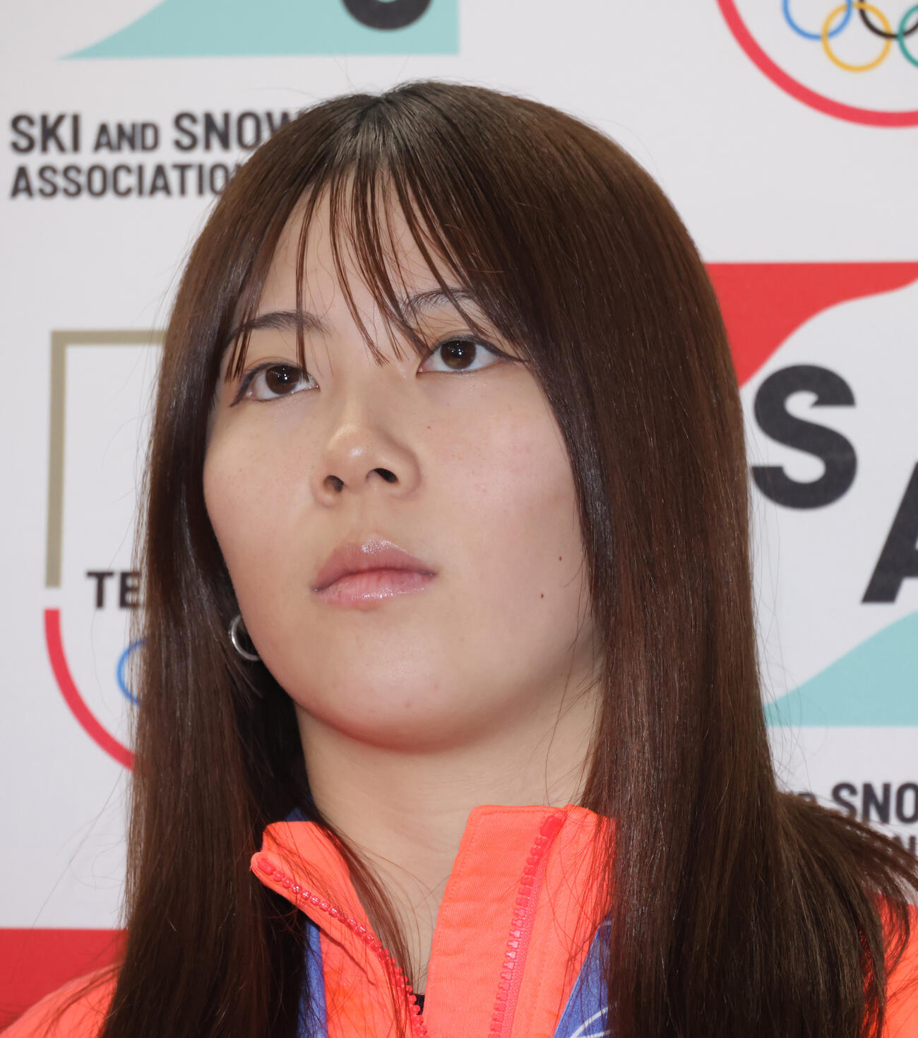 帰国したスノーボード深田茉莉（撮影・中島郁夫）