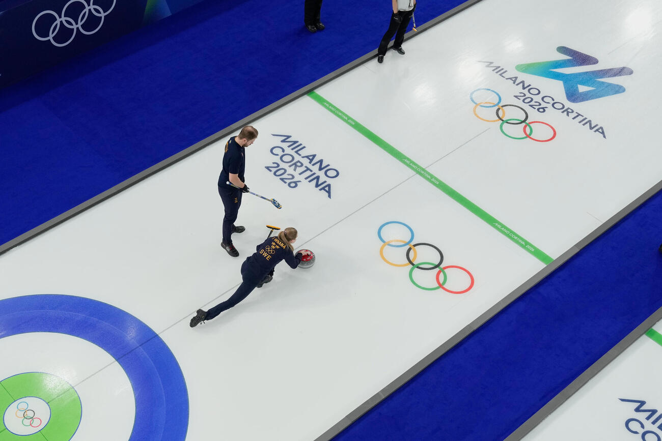 ミラノ・コルティナ五輪　先行開幕したカーリングのスウェーデン―韓国戦（AP）