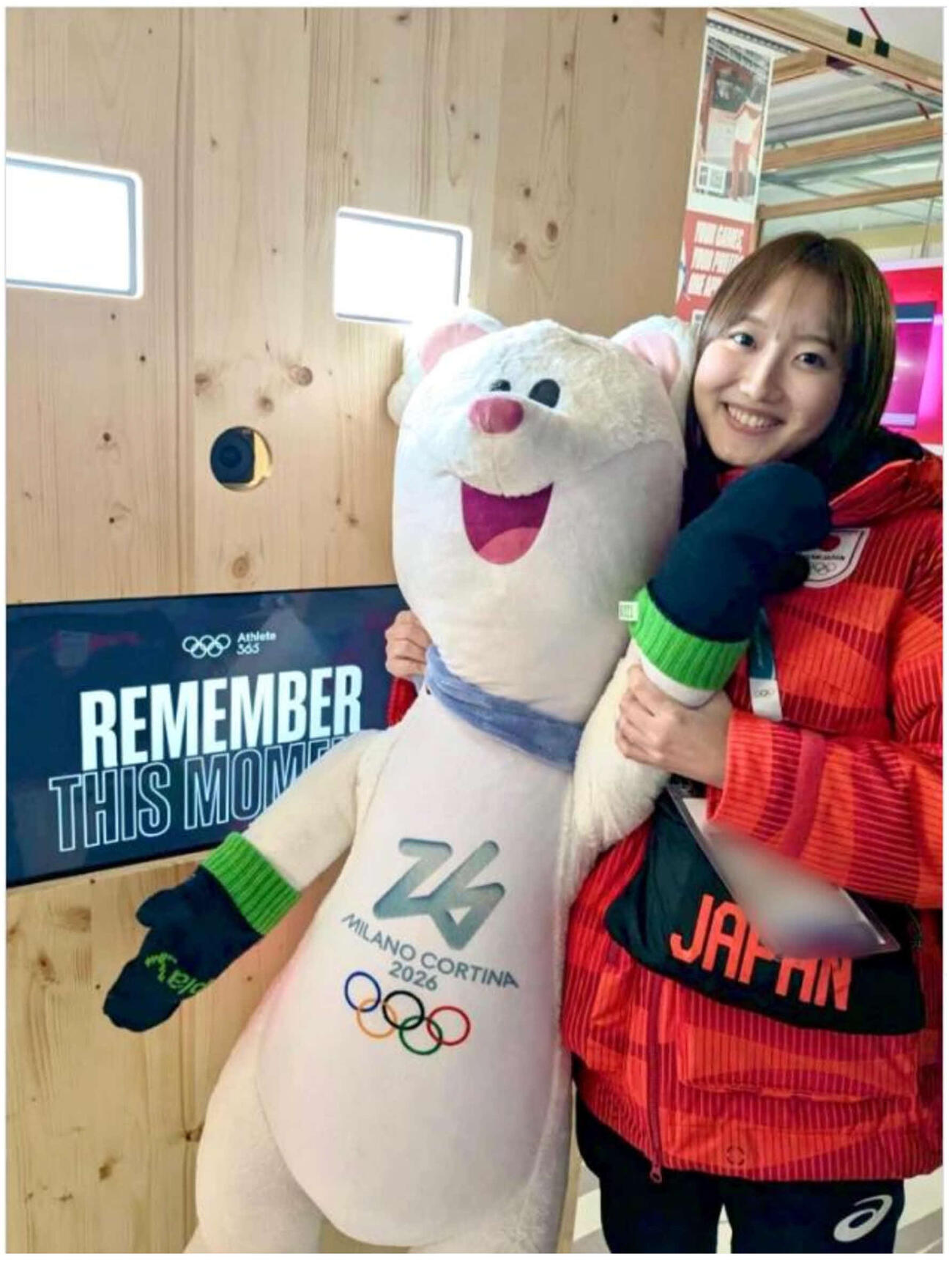 小林未奈はティナと一緒の写真を投稿した（小林未奈のインスタグラムから）