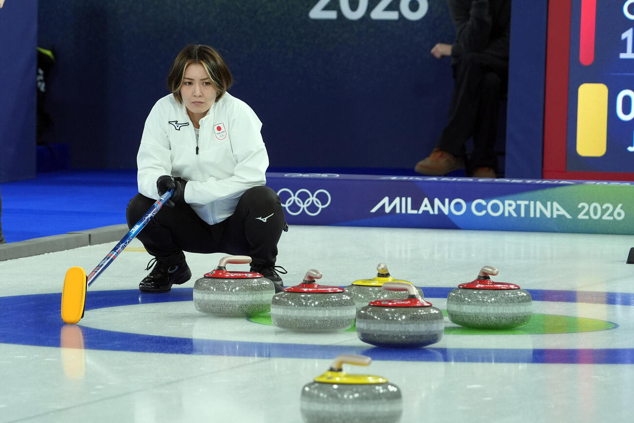 英国戦でストーンを見詰める日本代表フォルティウスの吉村紗也香（撮影・パオロ　ヌッチ）