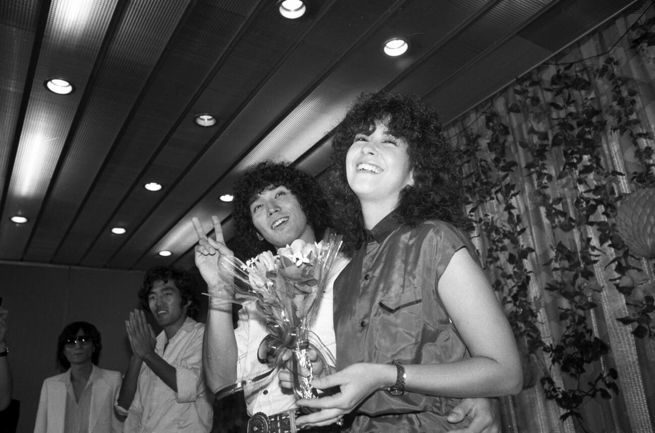 桑名正博さんとアン・ルイス（右）さん（1979年8月撮影）