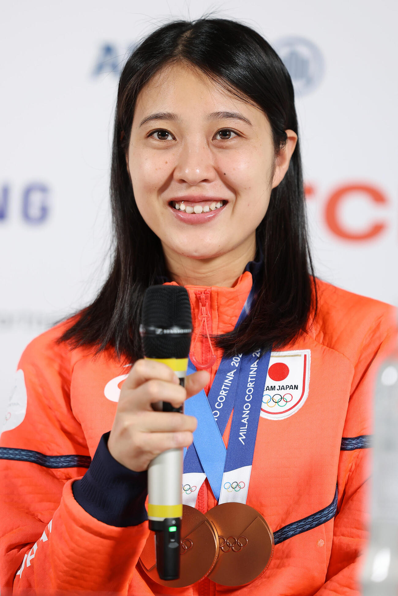 メダリスト会見で笑顔を見せる丸山希（2026年2月16日撮影）