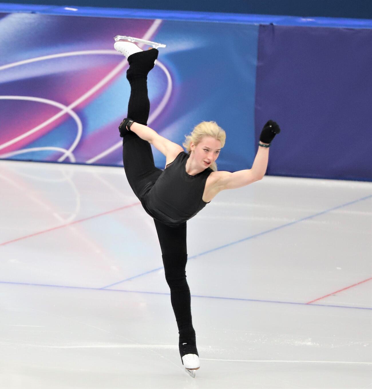 ミラノ・コルティナ五輪の本番会場で動きを確かめるグレン（撮影・藤塚大輔）