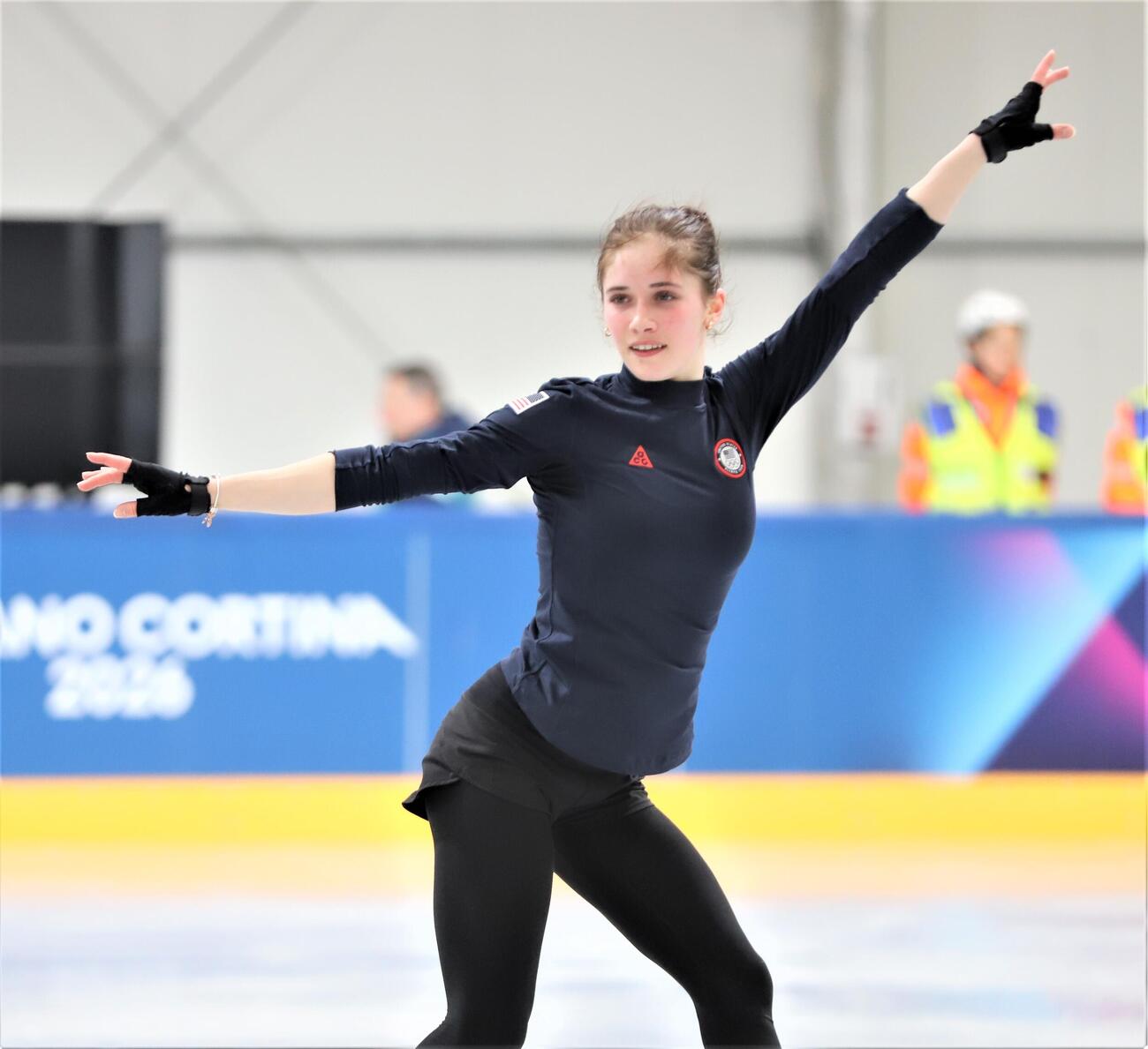 ミラノ・コルティナ五輪の練習用リンクで動きを確かめるレビト（撮影・藤塚大輔）
