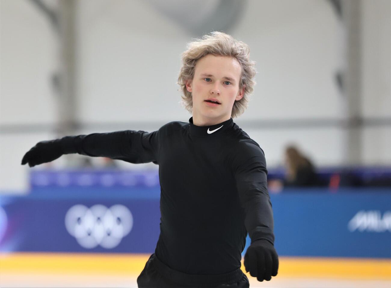 ミラノ・コルティナ五輪の練習用リンクで動きを確かめるマリニン（撮影・藤塚大輔）