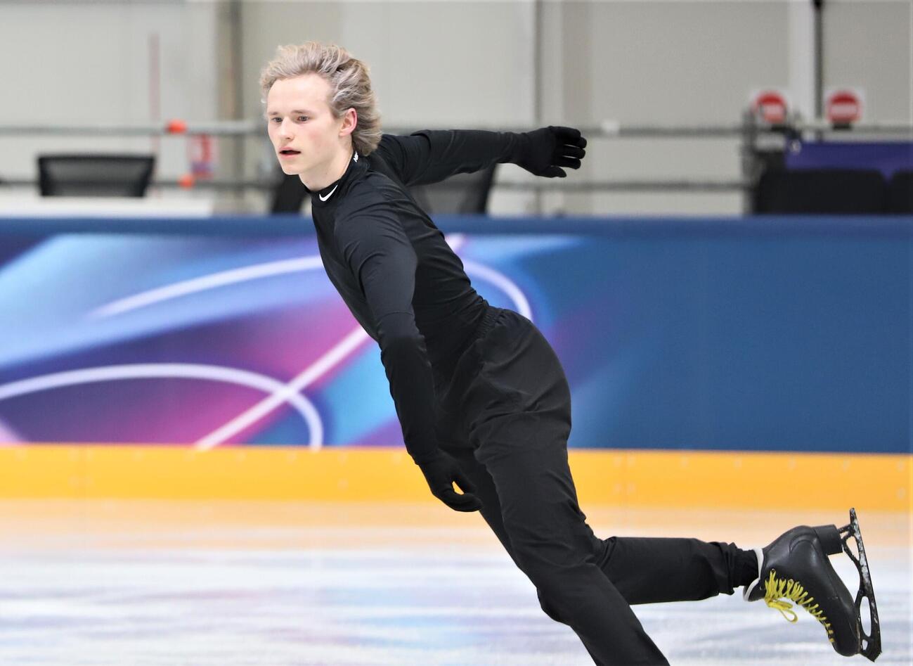 ミラノ・コルティナ五輪の練習用リンクで動きを確かめるマリニン（撮影・藤塚大輔）