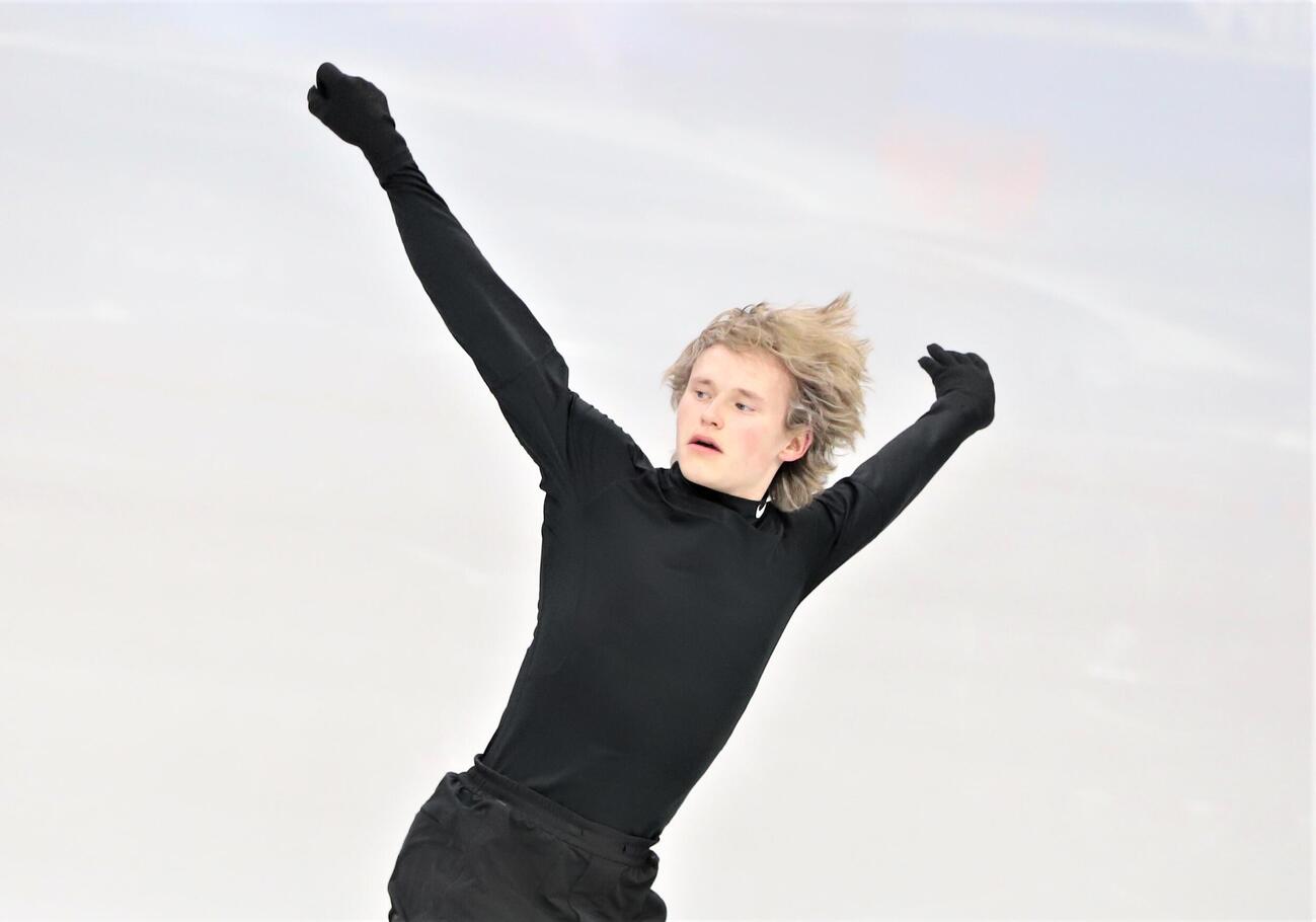 ミラノ・コルティナ五輪の本番リンクで動きを確かめるマリニン（撮影・藤塚大輔）