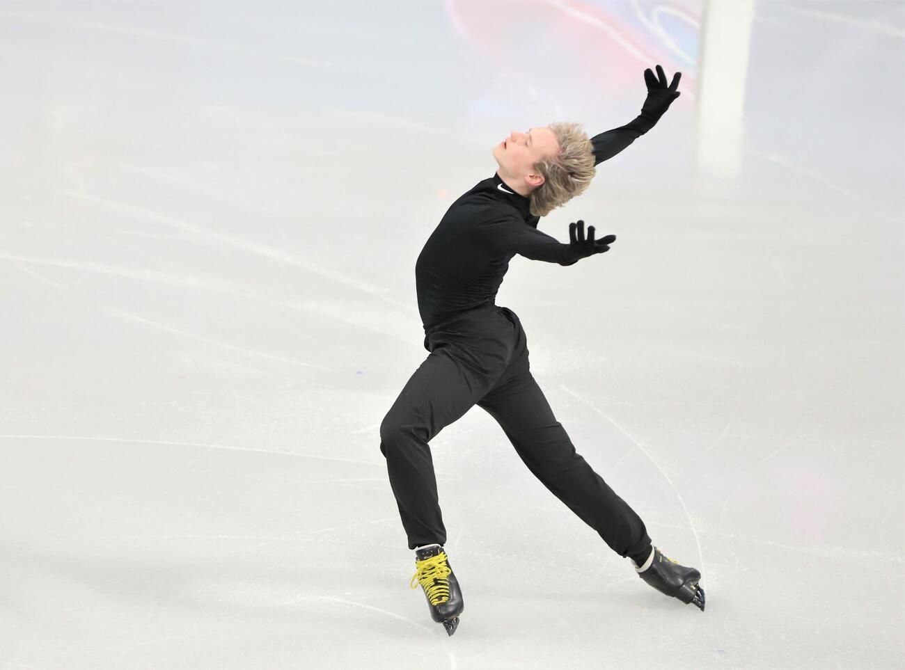 ミラノ・コルティナ五輪の本番リンクで動きを確かめるマリニン（撮影・藤塚大輔）