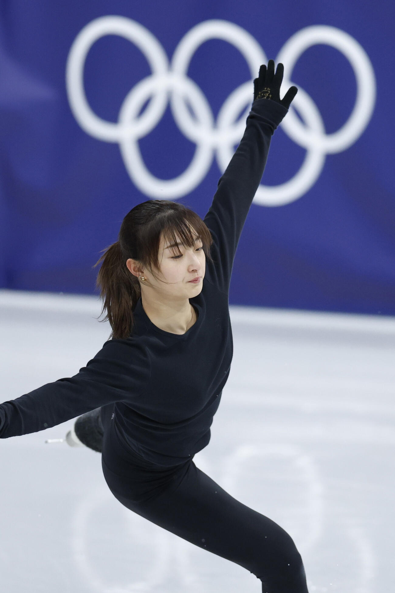 公式練習で調整する坂本花織（共同）
