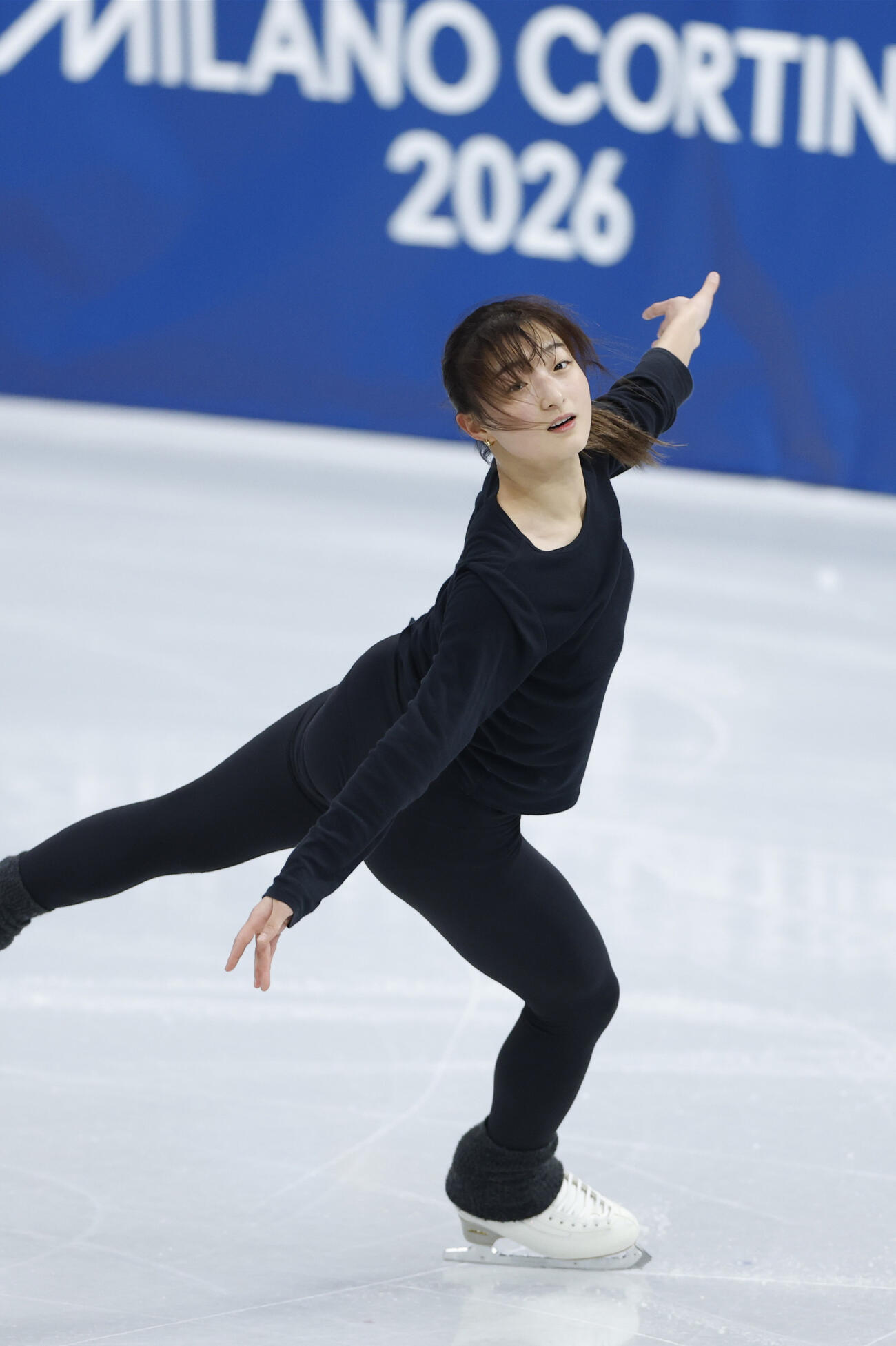 公式練習で調整する坂本花織（共同）