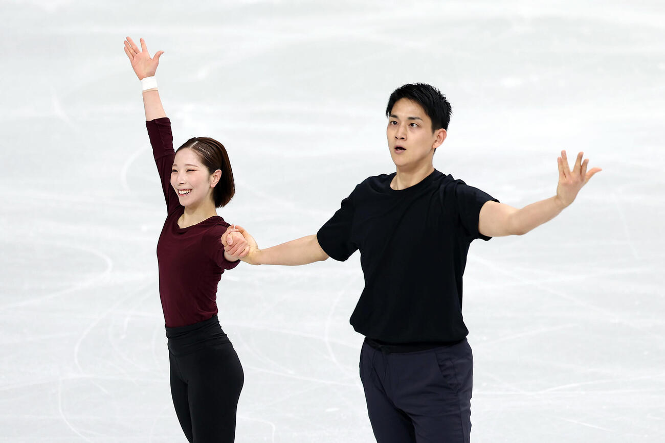 練習で笑顔を見せる三浦（左）、木原組（撮影・前田充）