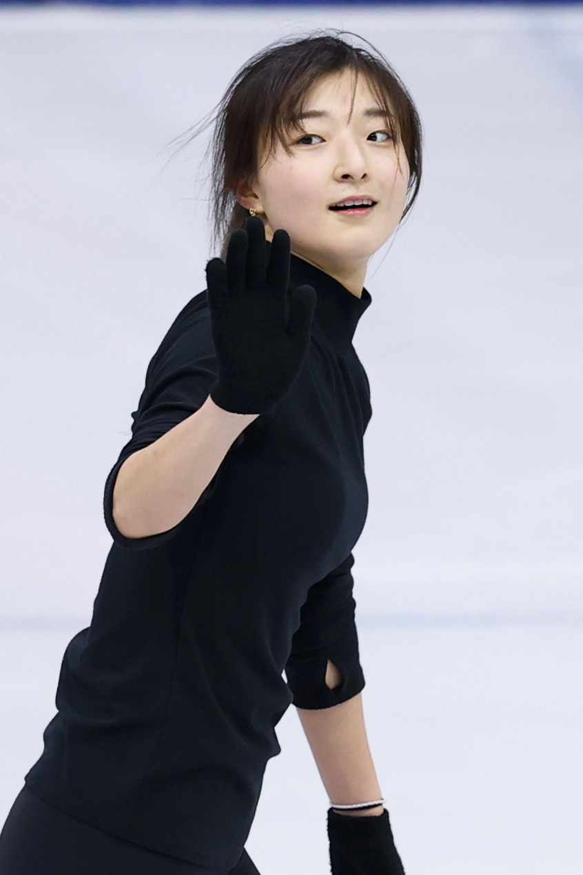 公式練習を終えて手を振る坂本花織（共同）